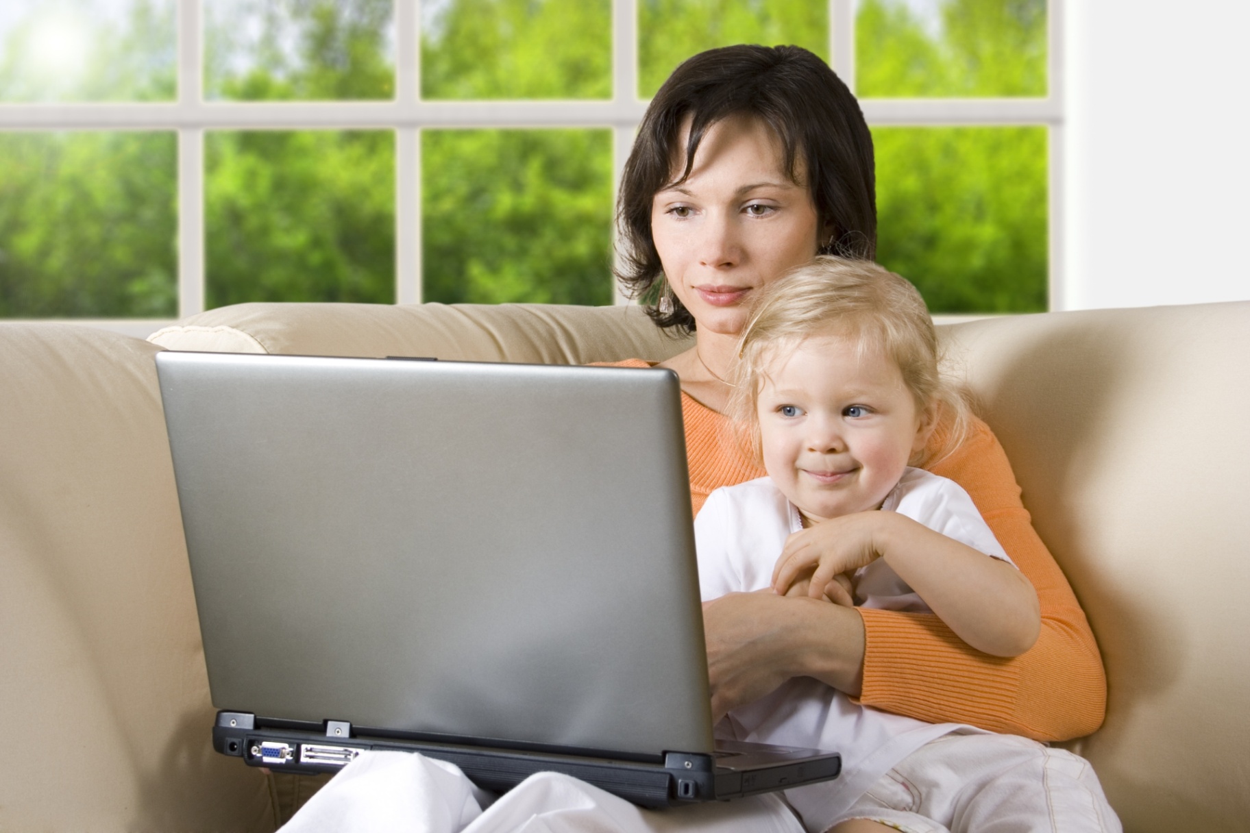 أكثر الأسئلة شيوعاً حول اختيار مزود الإنترنت والتلفاز في الإمارات